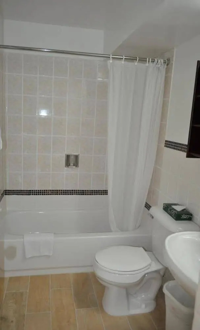 Mai'Ana Airport Plaza