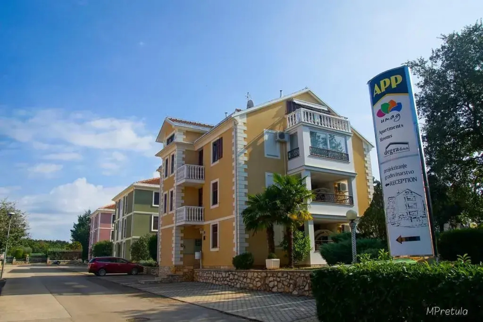 Apartments and Rooms Degra