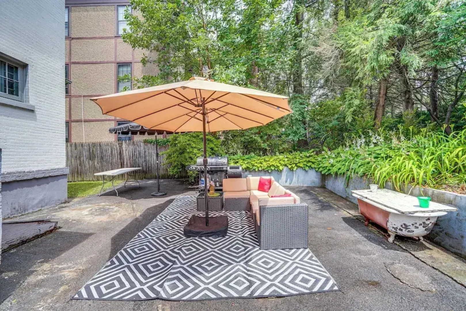 Walk to Nott Memorial: Studious Retreat Near Eats