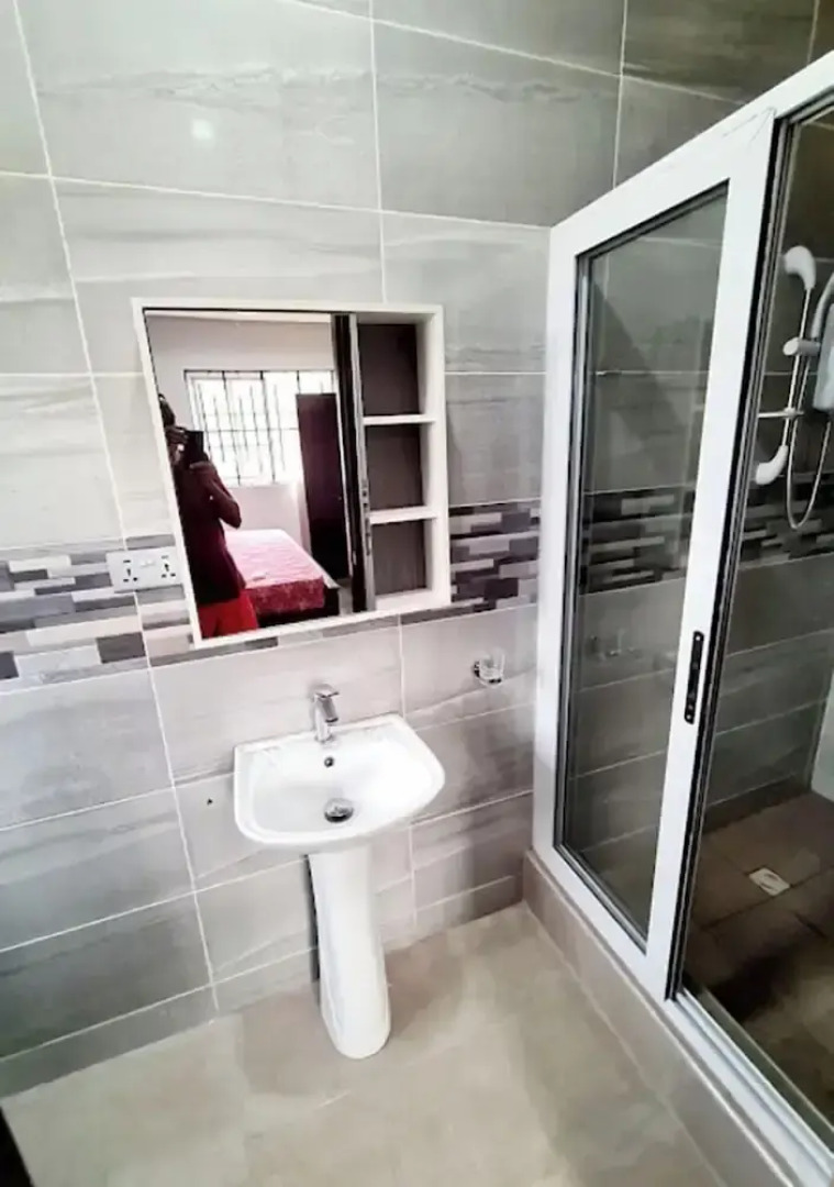 Charming Quiet & Cozy Close to Highway