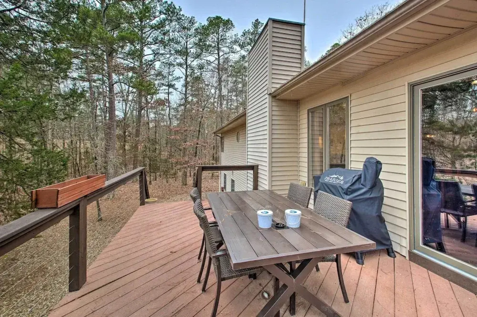 15 Mi to Hot Springs Nat'l Park: Home w/ Fire Pit!