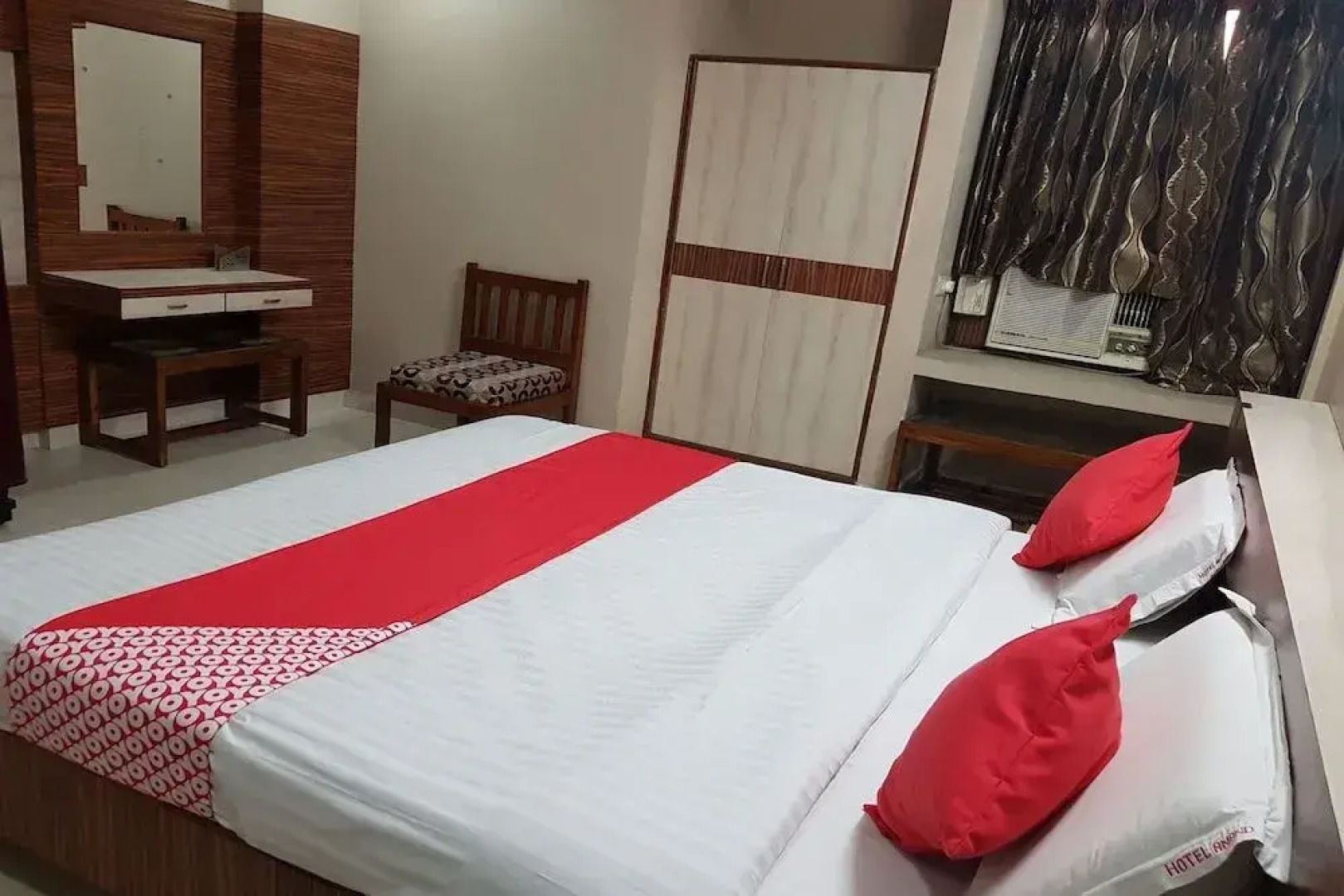 OYO 23649 Hotel Anand