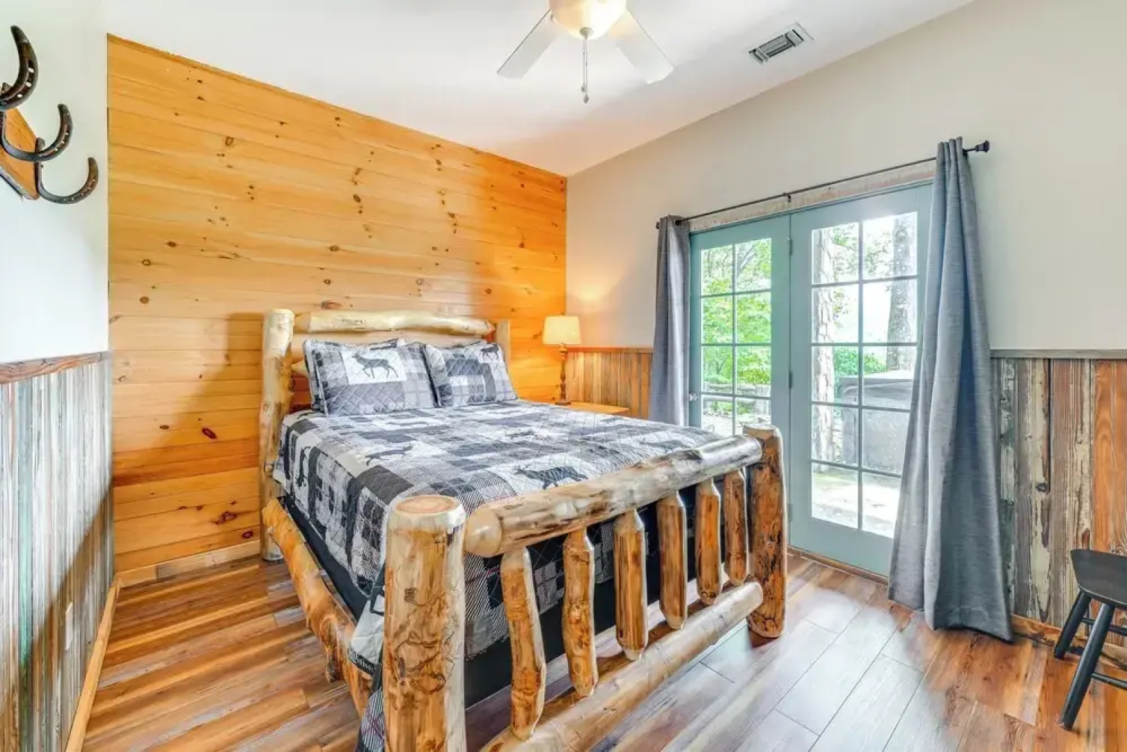 Bryson City Cabin: Hot Tub + Mtn View!