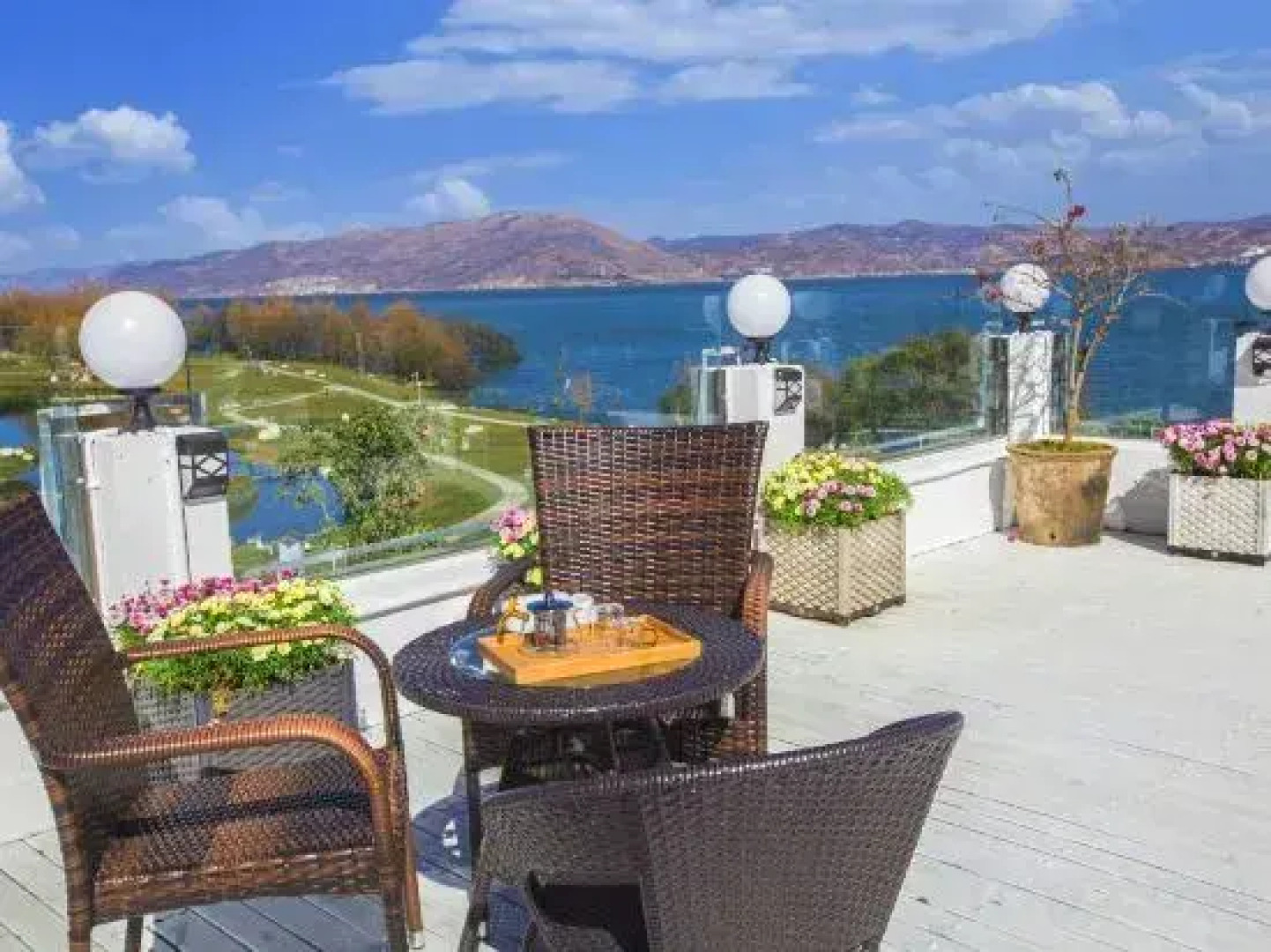 Donglibanhaiju Hotel