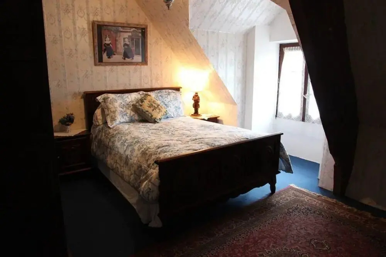 The Archeologist Home-Chateau Le Mur