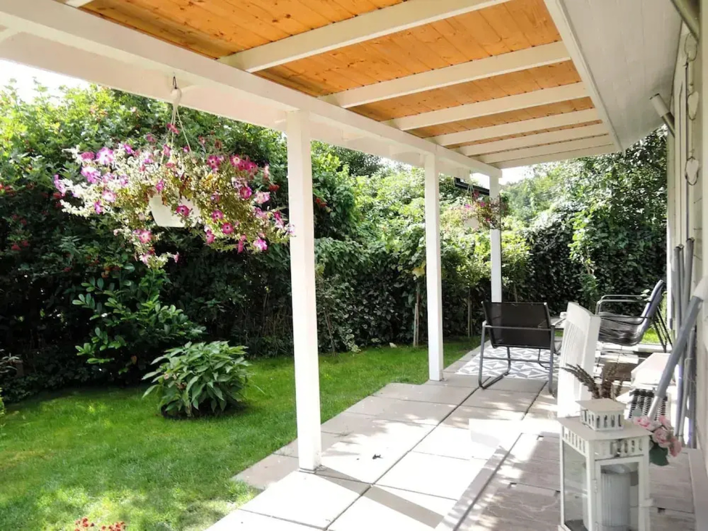 House by the Lake in Wiselka