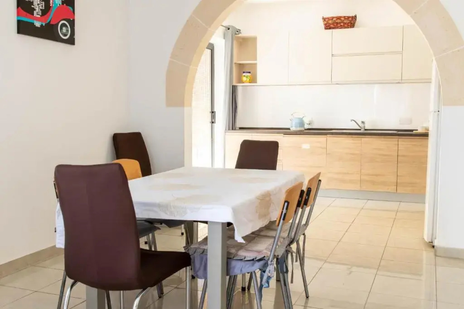 Spacious 3-bedroom apartment 30 seconds from sea