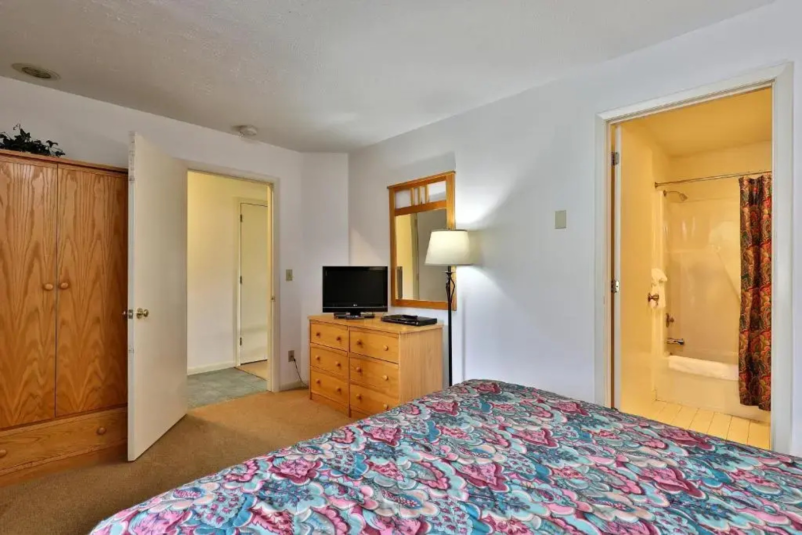 Cedarbrook Queen Suite 103