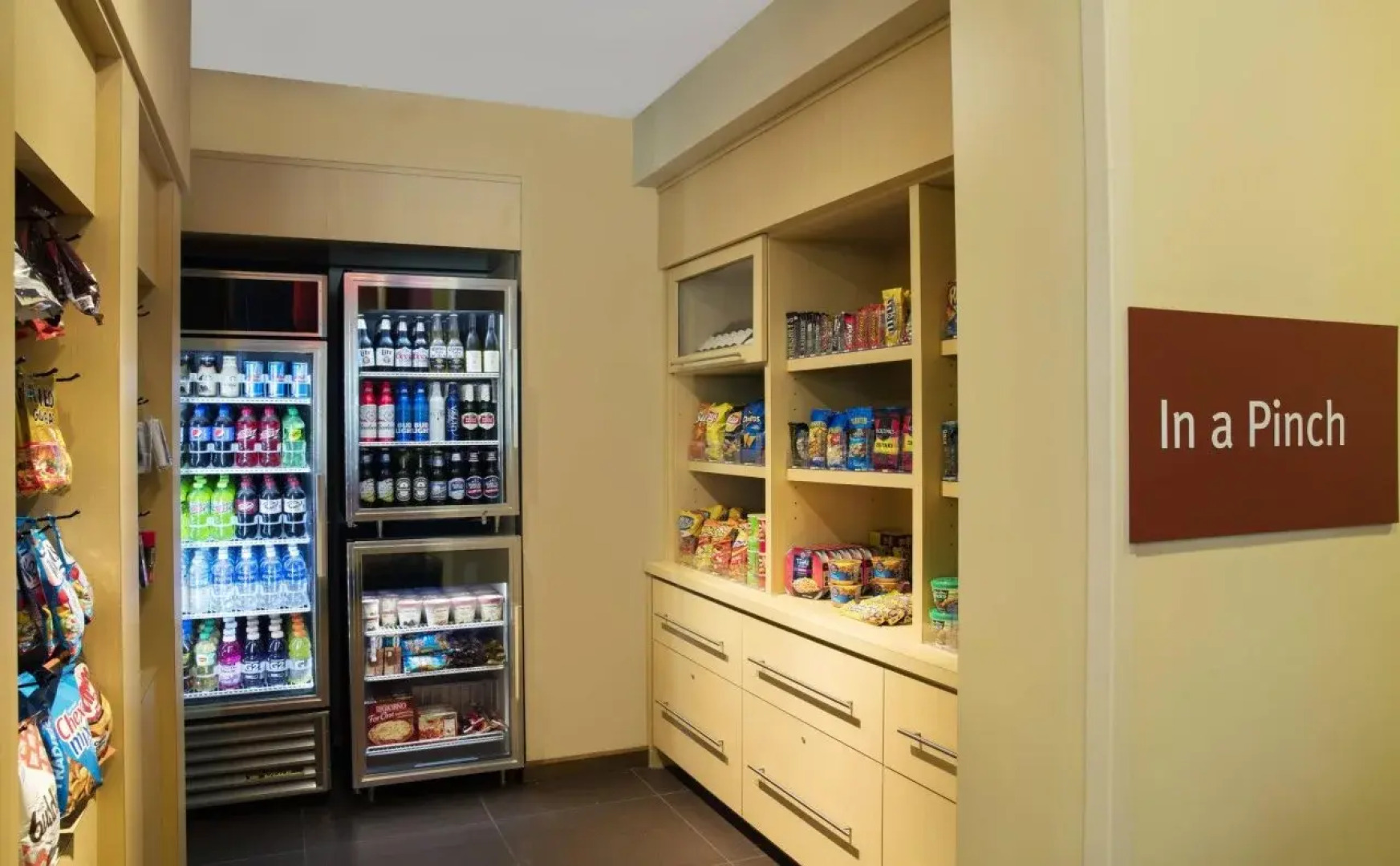 TownePlace Suites Orlando at FLAMINGO CROSSINGS® Town Center/Western Entrance