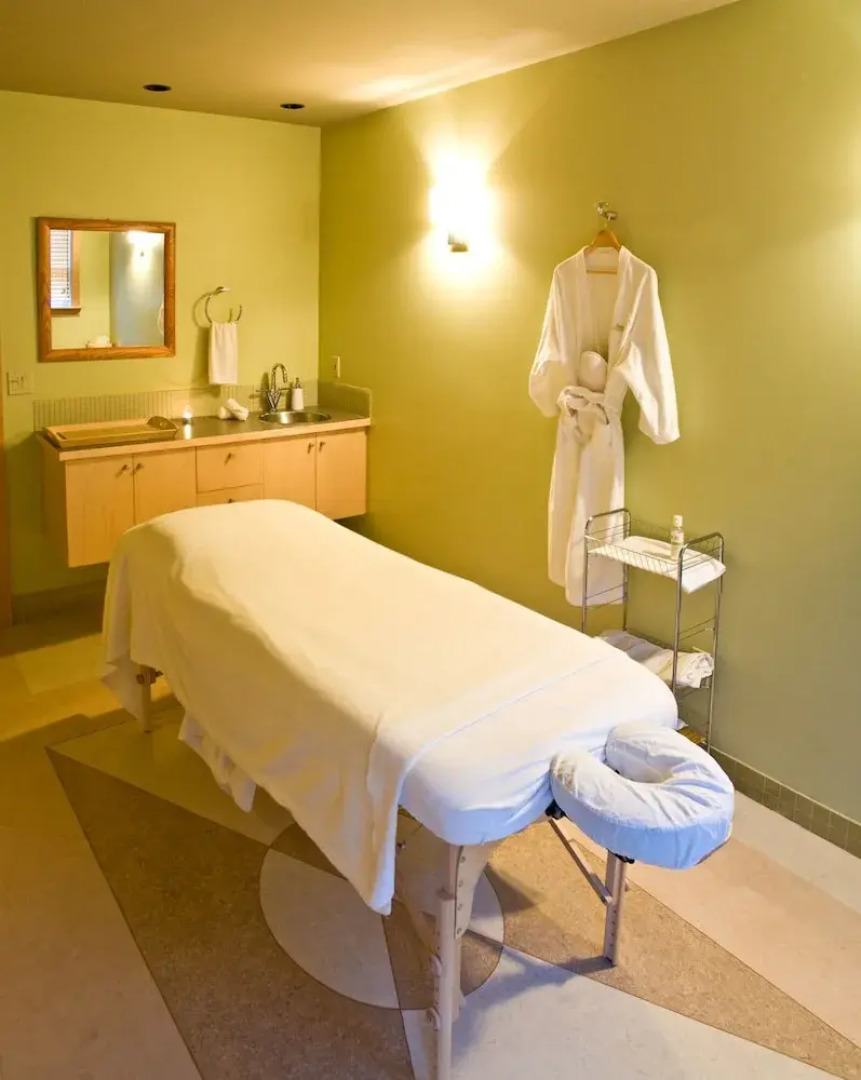 Timberline Lodges by Fernie Lodging Company