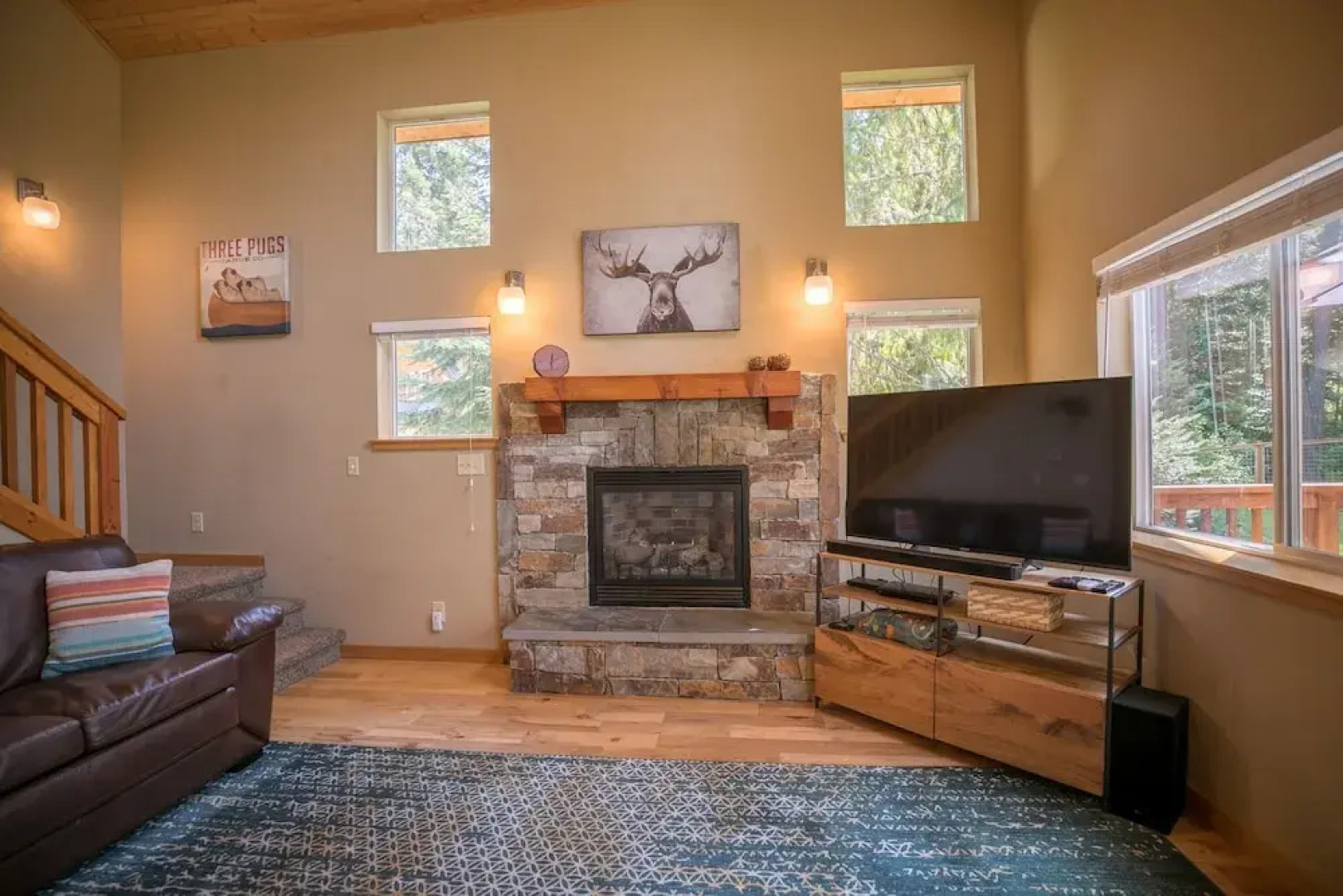 Paws In The Mountains 2 Bedroom Home by NW Comfy Cabins by RedAwning