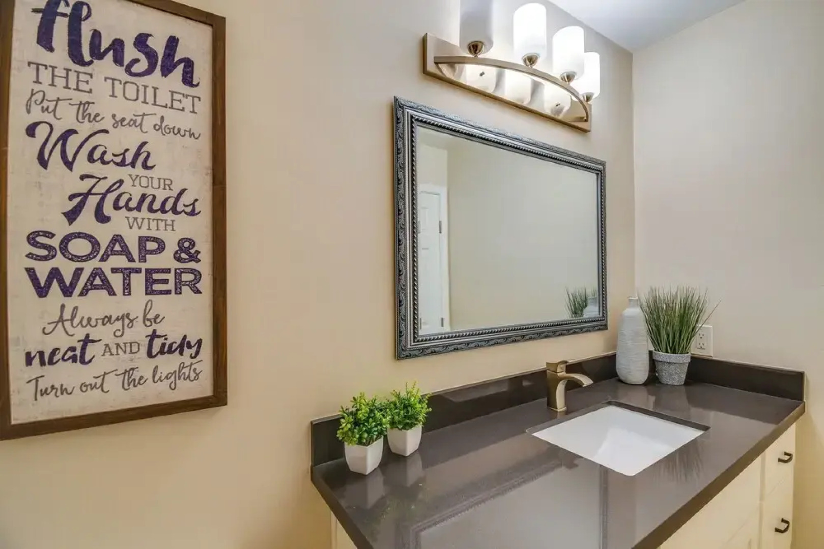 Golf, Shop & Hike: Youngtown Hideaway!