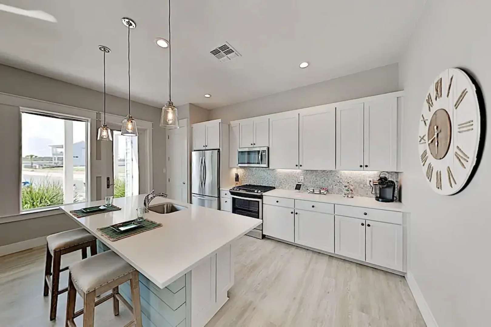 Modern Nautical Bayside W/ Infinity Pool 3 Bedroom Condo