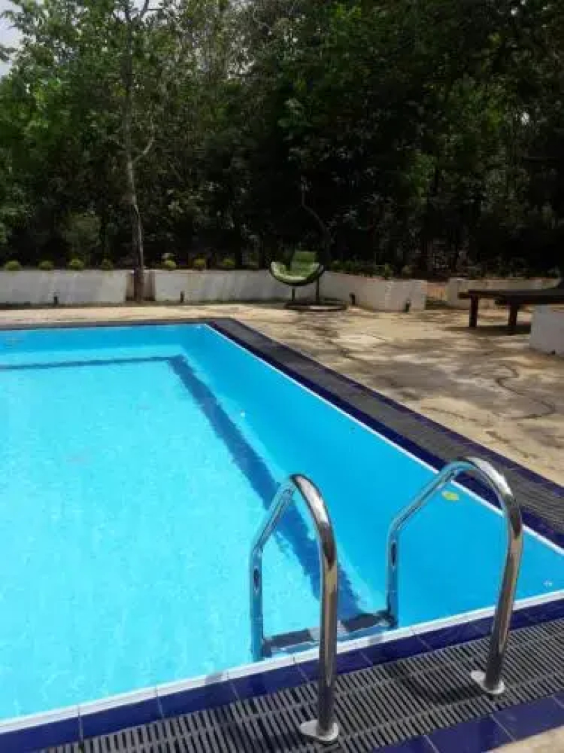 Mahinda Hotel and Restaurant