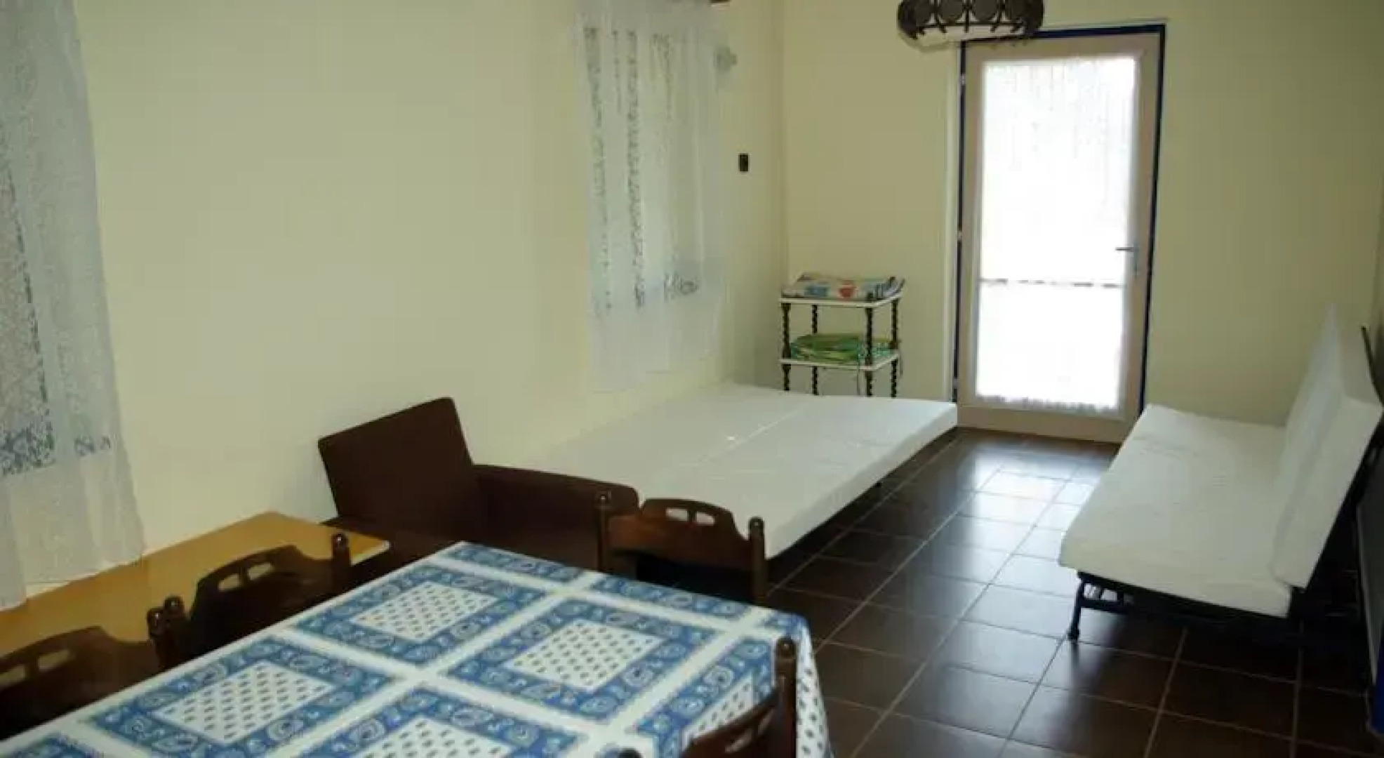 Esthajnal Apartmanok