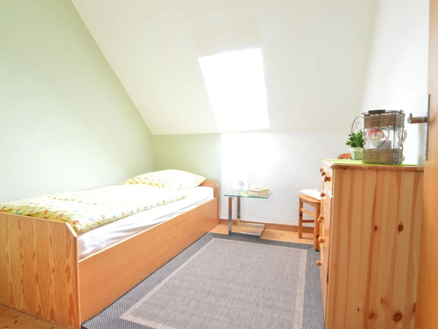 Comfortable Home With Large Sunny Garden In Beautiful Surroundings