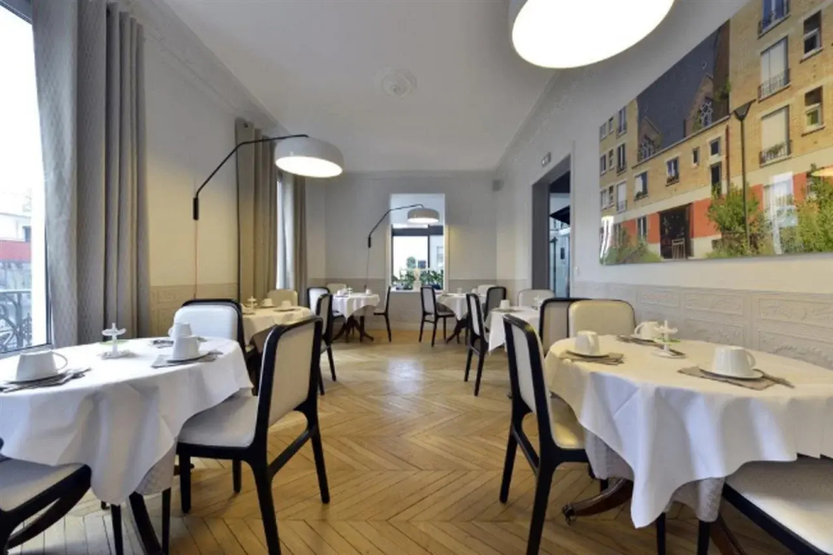 Hotel Atrium by HappyCulture