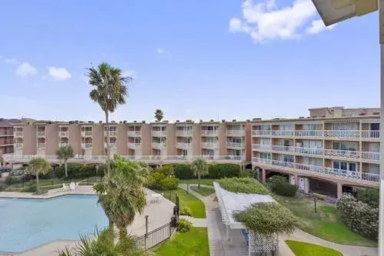 Victorian 3306 Condo