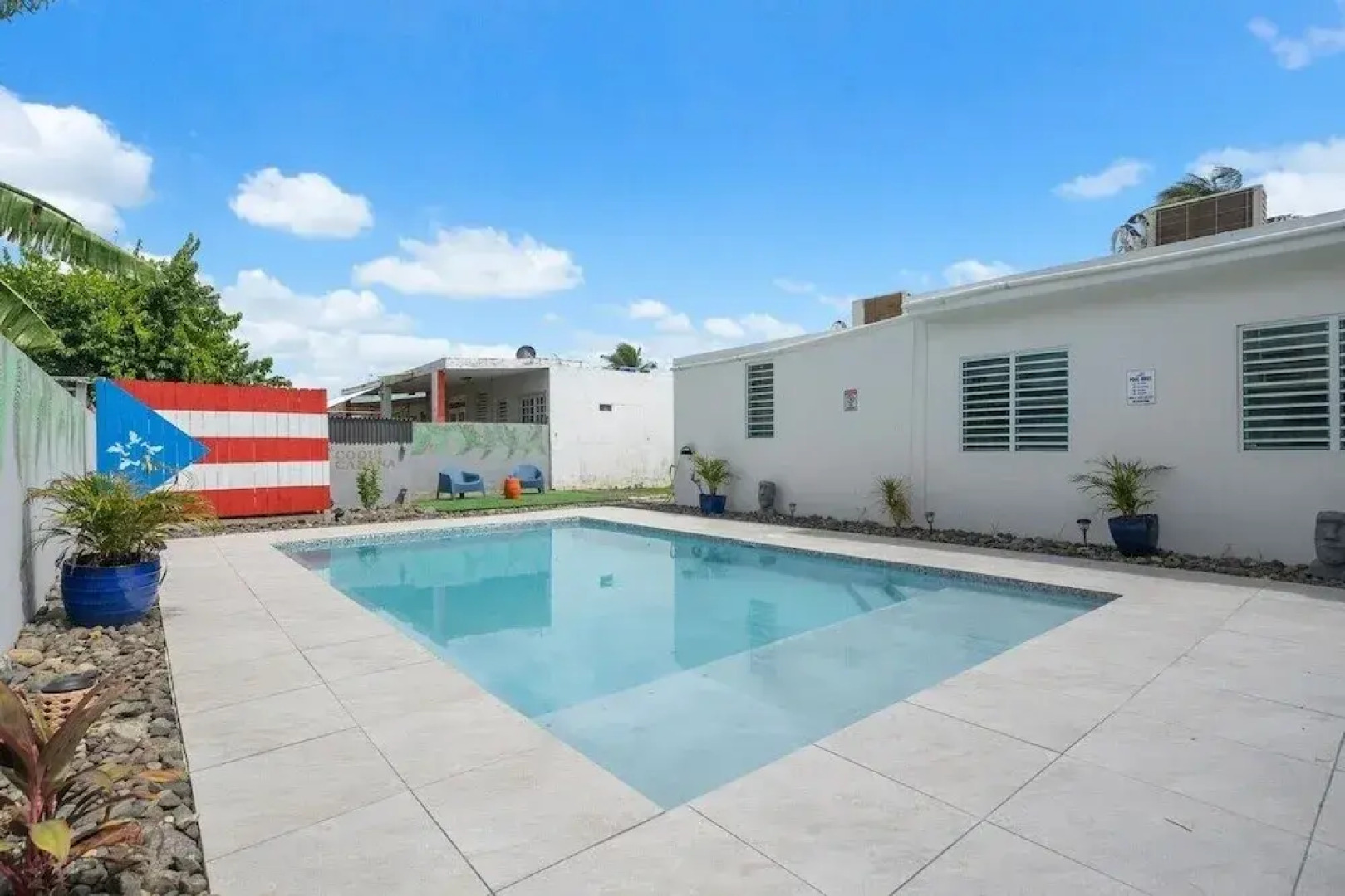 Walk to Beach or Swim in the Pool, 4 Bedrooms 4 Home by Redawning