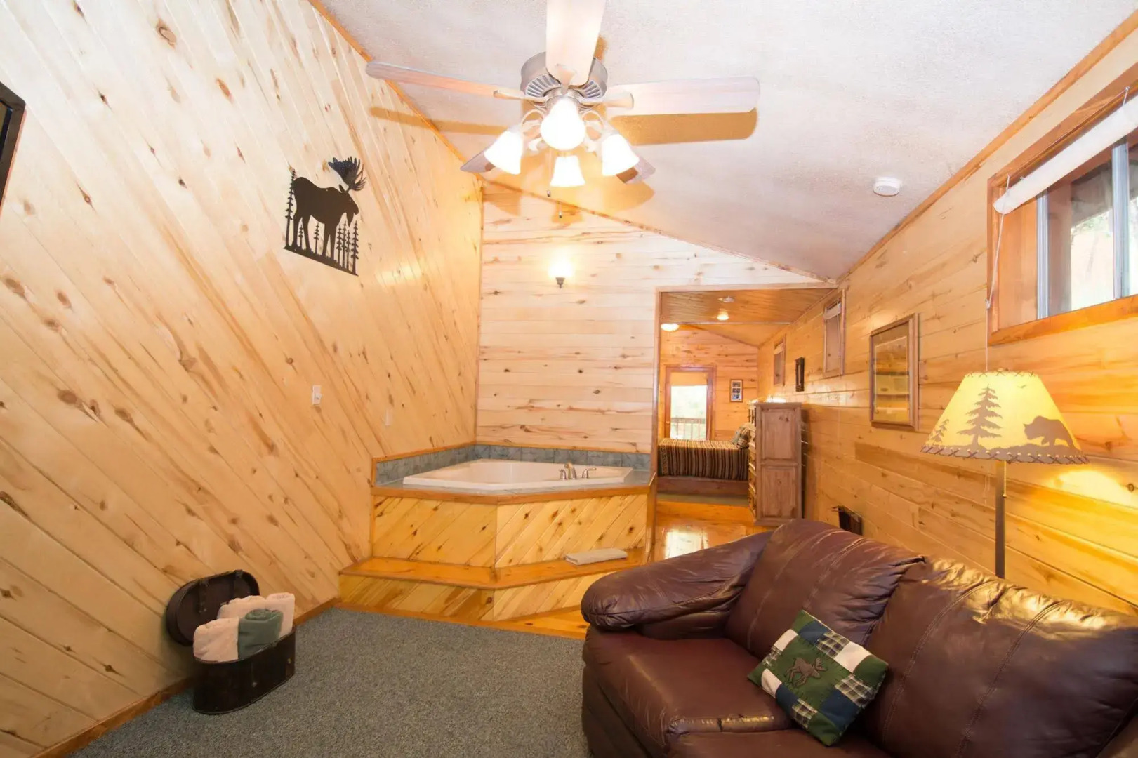 Upper Canyon Inn & Cabins