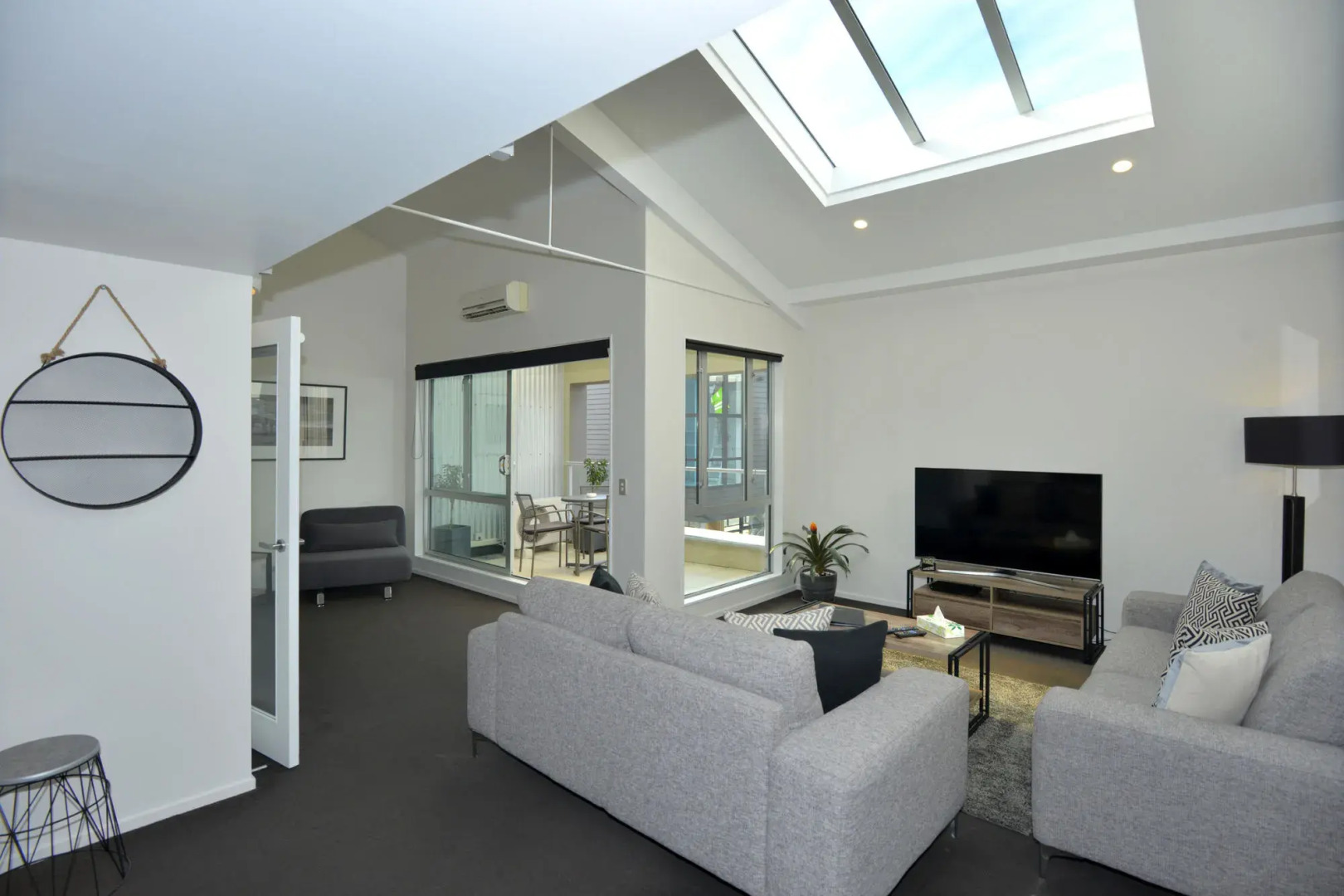 Southwark Hotel & Apartments