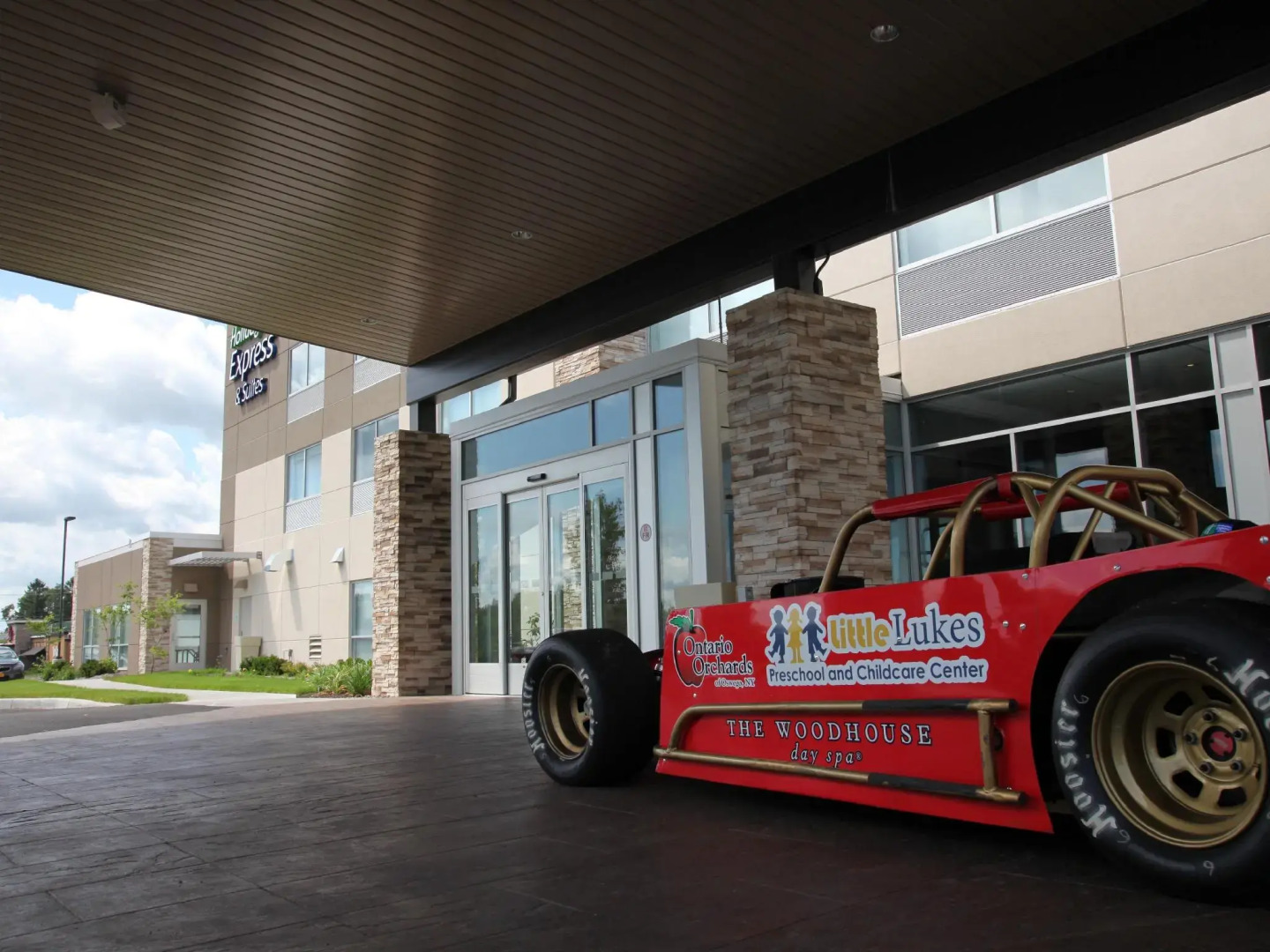 Holiday Inn Express & Suites Oswego