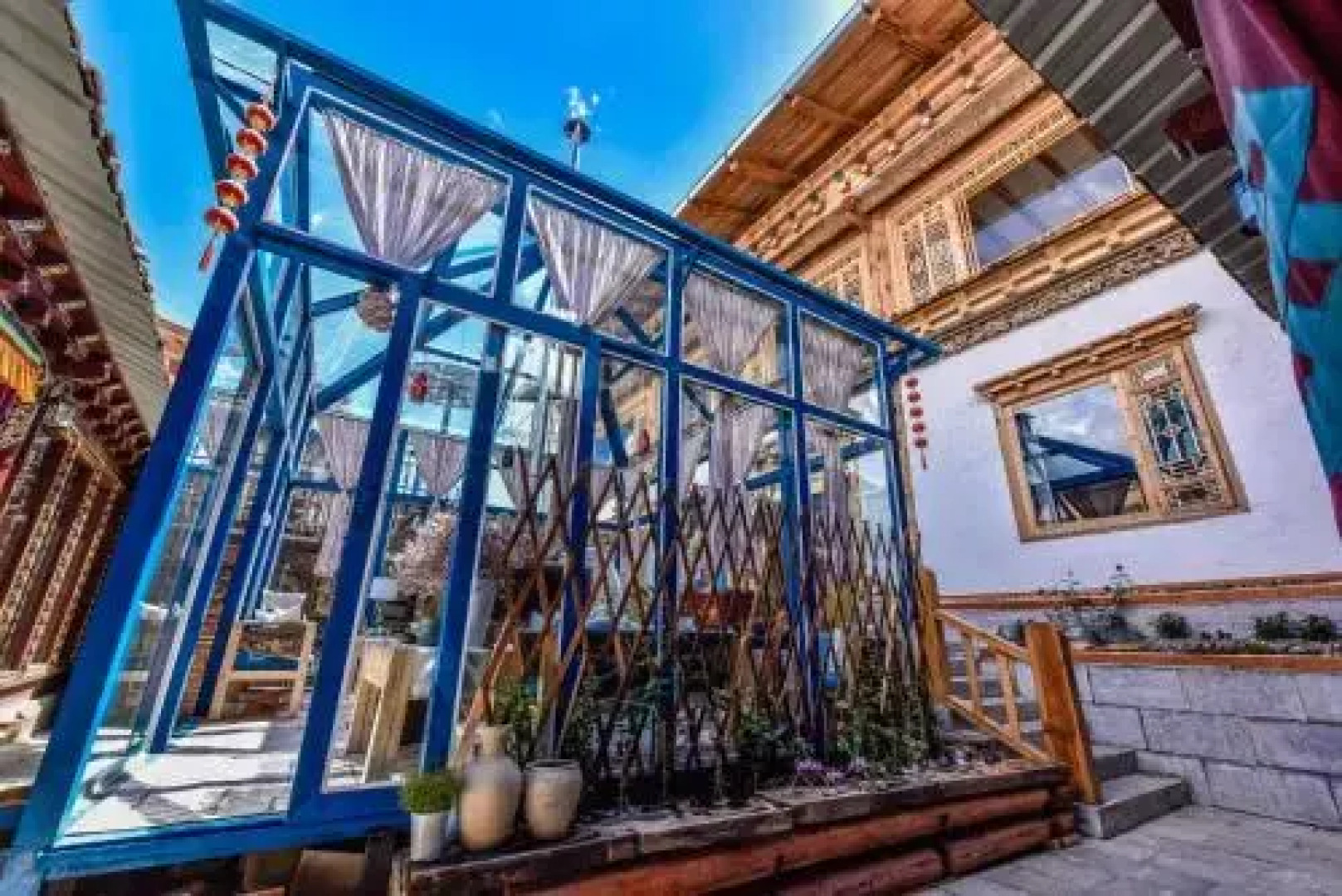 The blue mountains on the moon