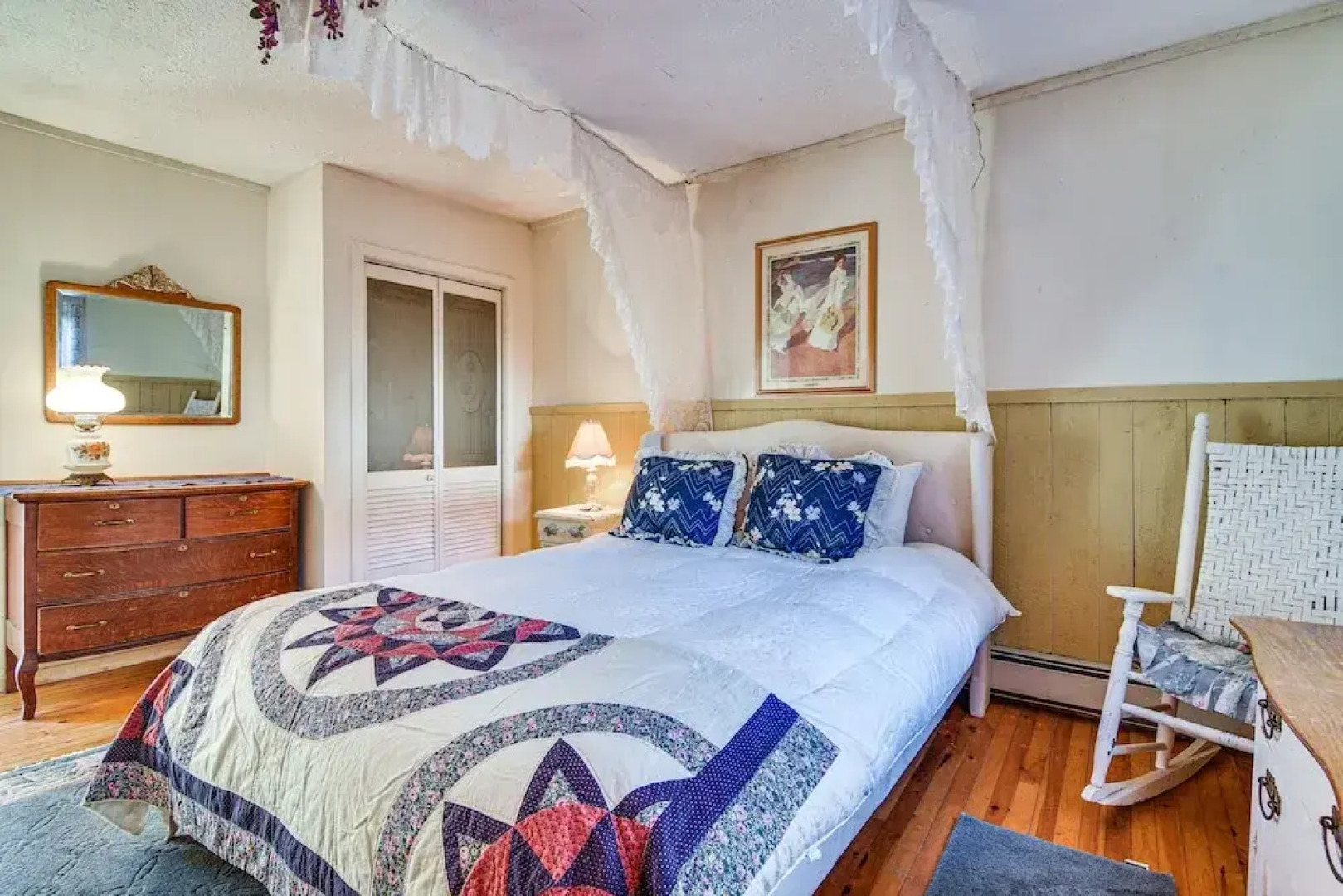 Ellis River Cottage ~ 3 Mi to Attitash Mountain!