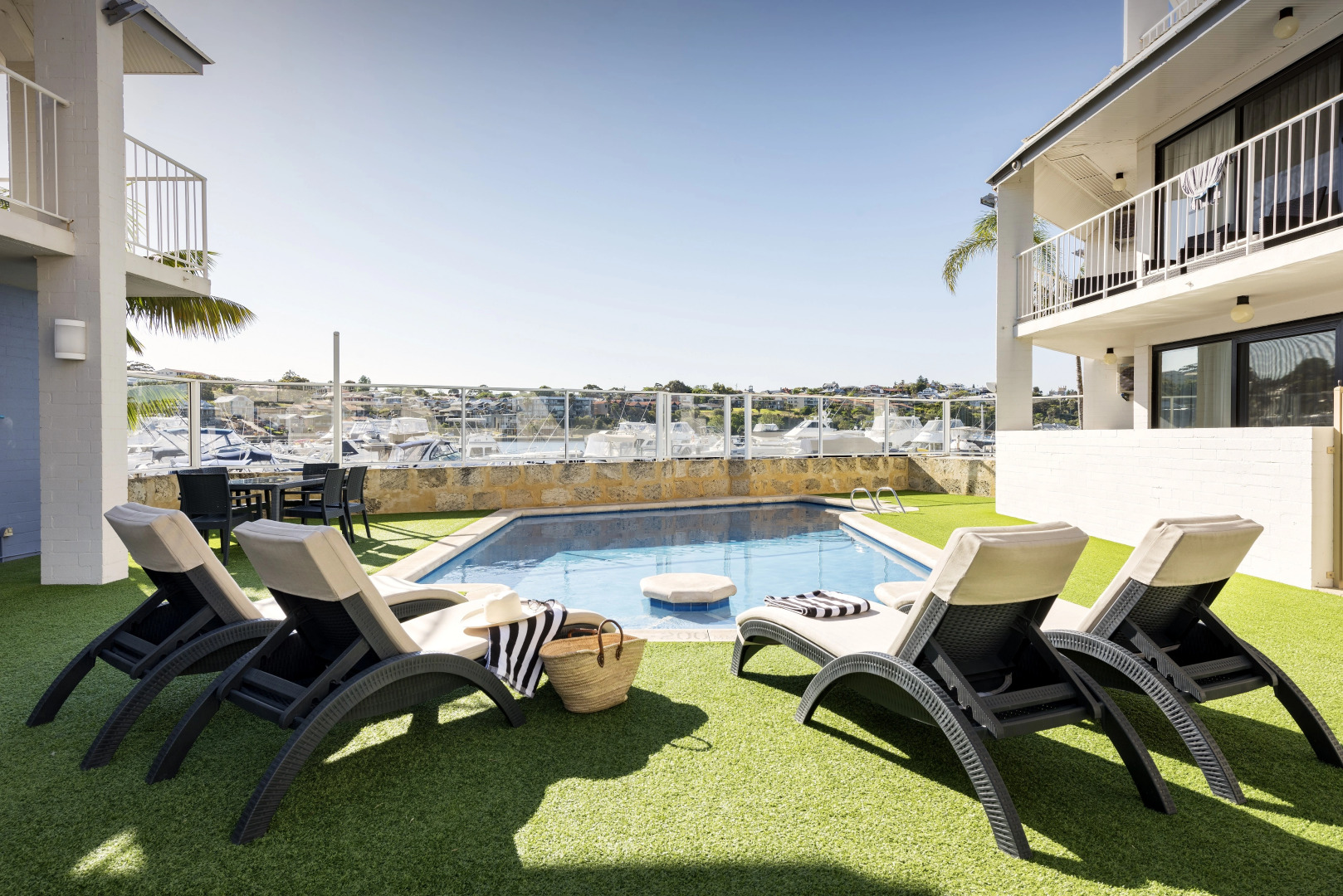 Pier 21 Riverside Apartment Hotel