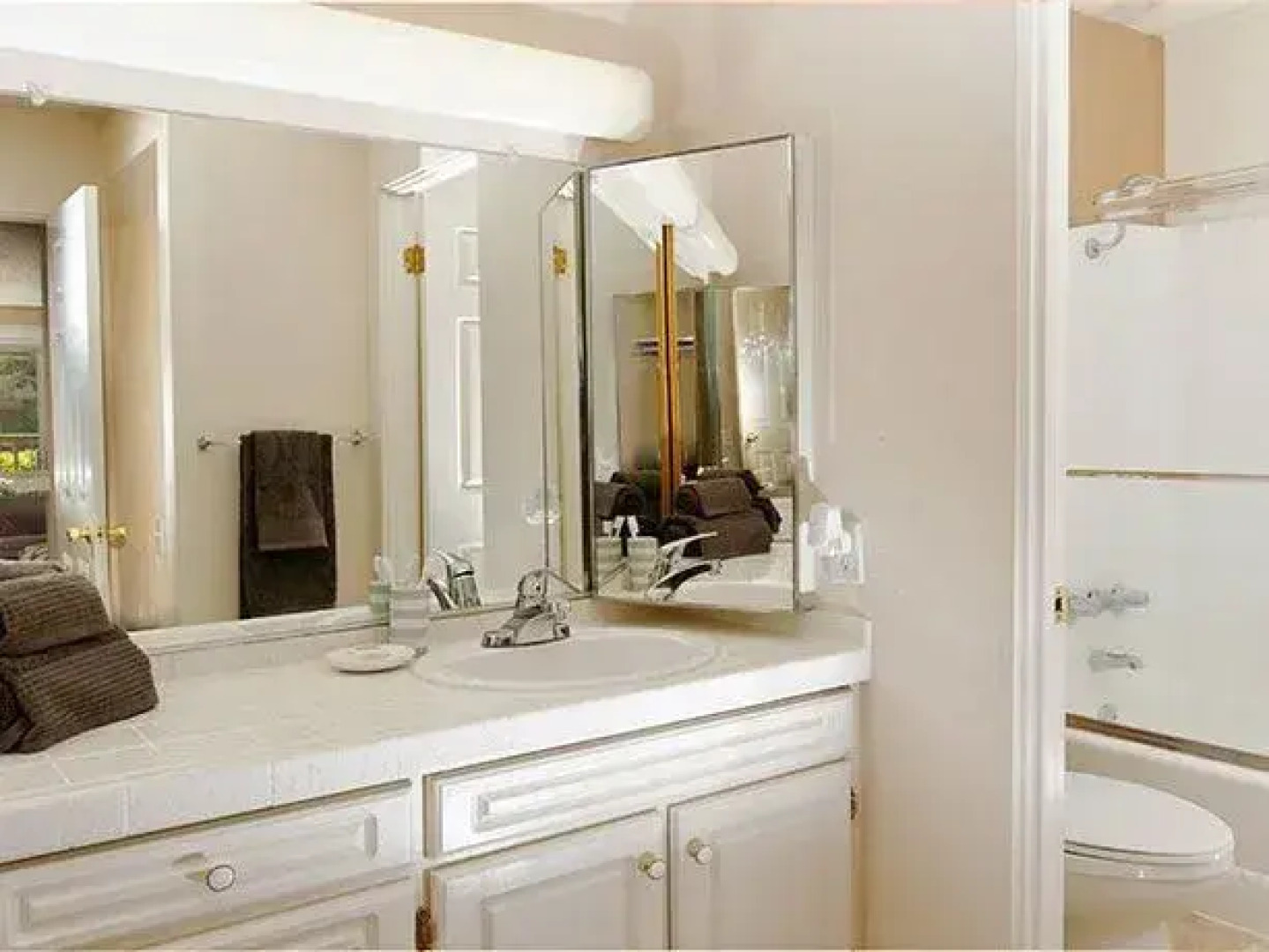 Oakwood at Eaves Seal Beach