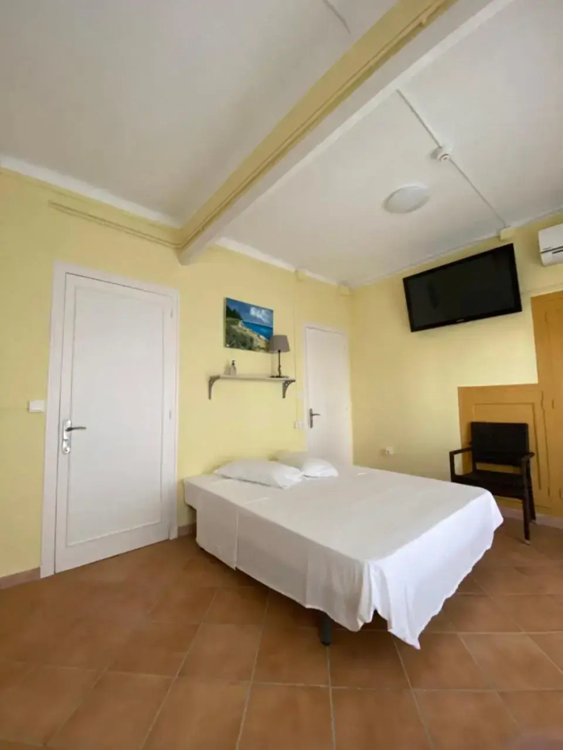 Hostal Restaurant Casa Comaulis