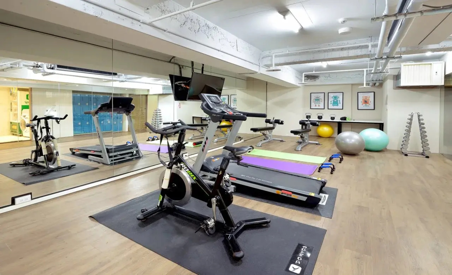 Aeris International Hotel