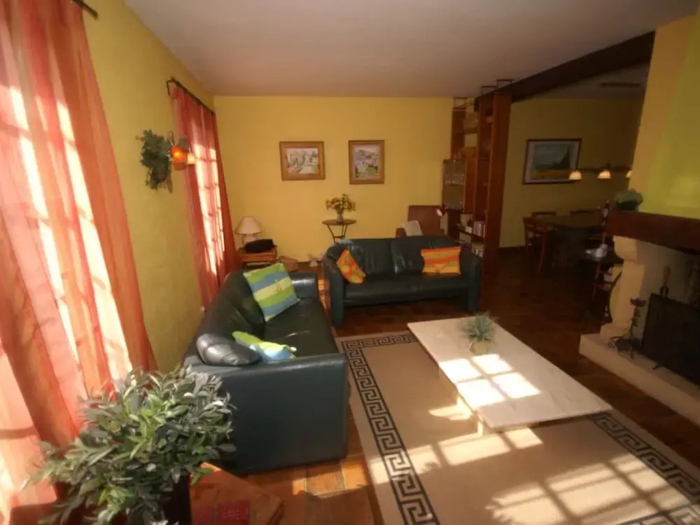 Holiday Home With Private Swimming Pool and View of the Hills, in Trémolat