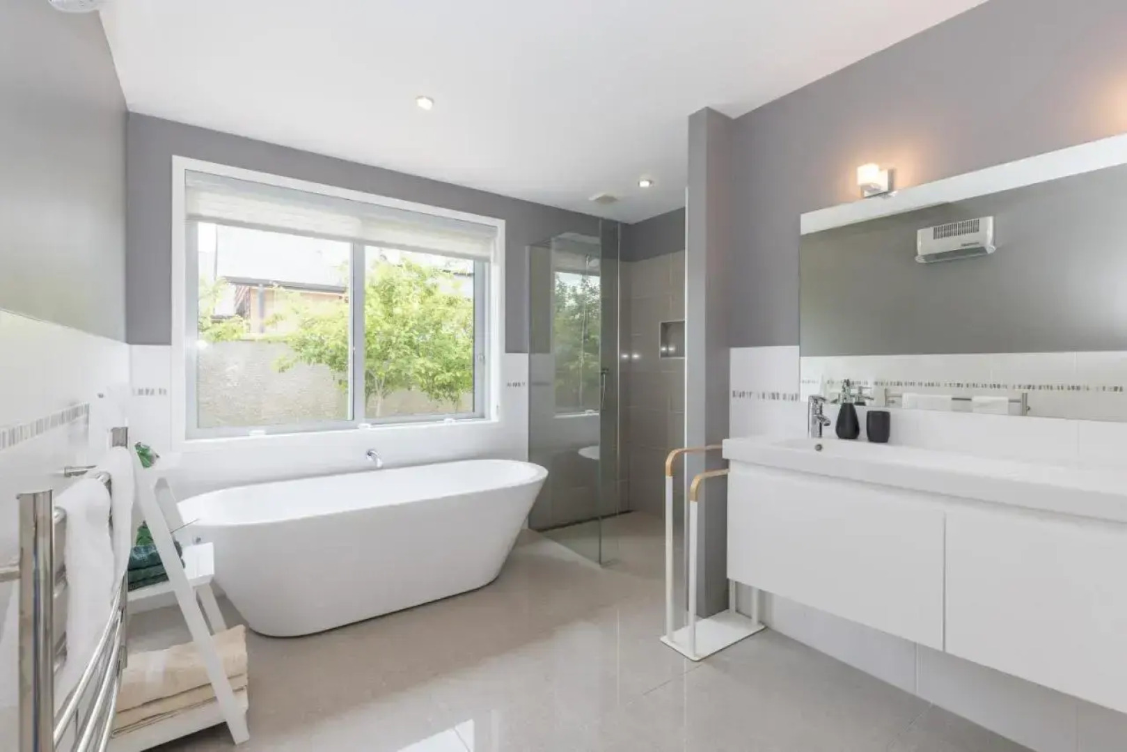 The Lakehouse - Cromwell Holiday Home