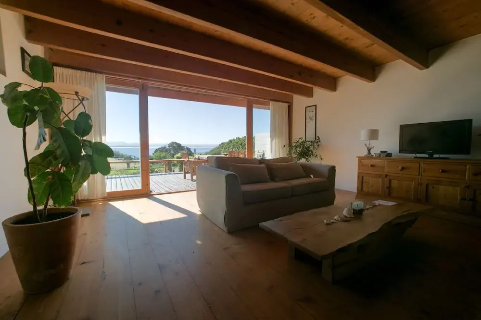 Dreamland Beach House & Studios at Supertubes