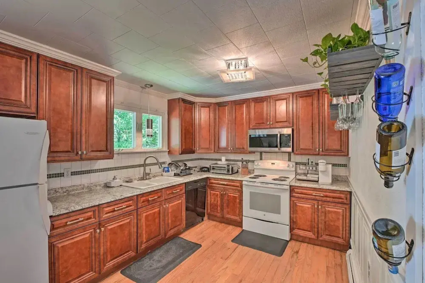 Cute Ellsworth Home w/ Deck, 16 Mi to Acadia!