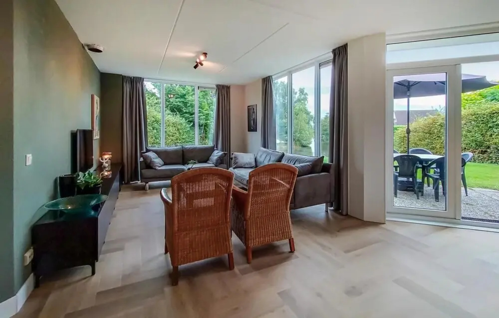 Stunning Home in Vlagtwedde With Wifi, 4 Bedrooms and Indoor Swimming Pool