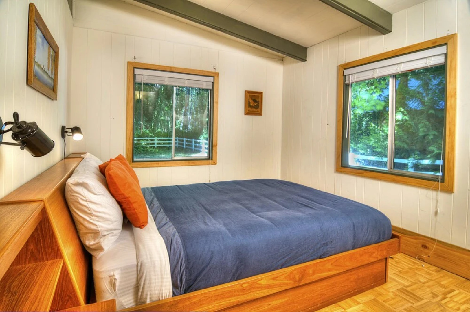 Riverside Ranch - Two Bedroom Bungalow with Hot Tub