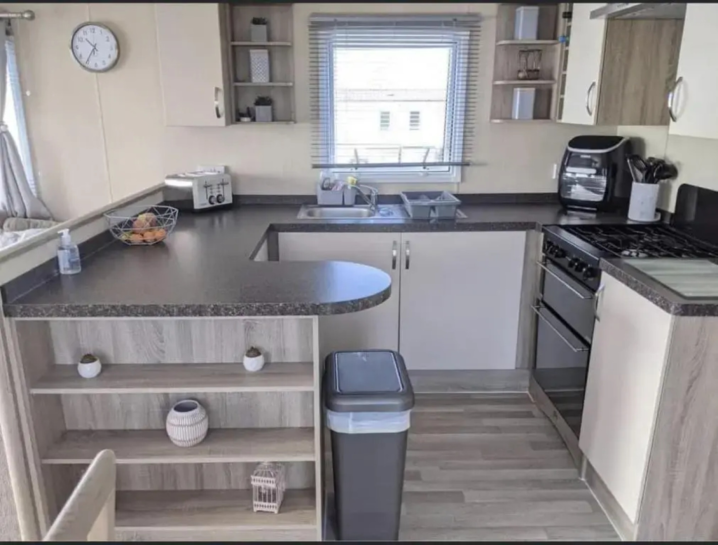 Immaculate Sen Friendly 3-bed Caravan in Porthcawl