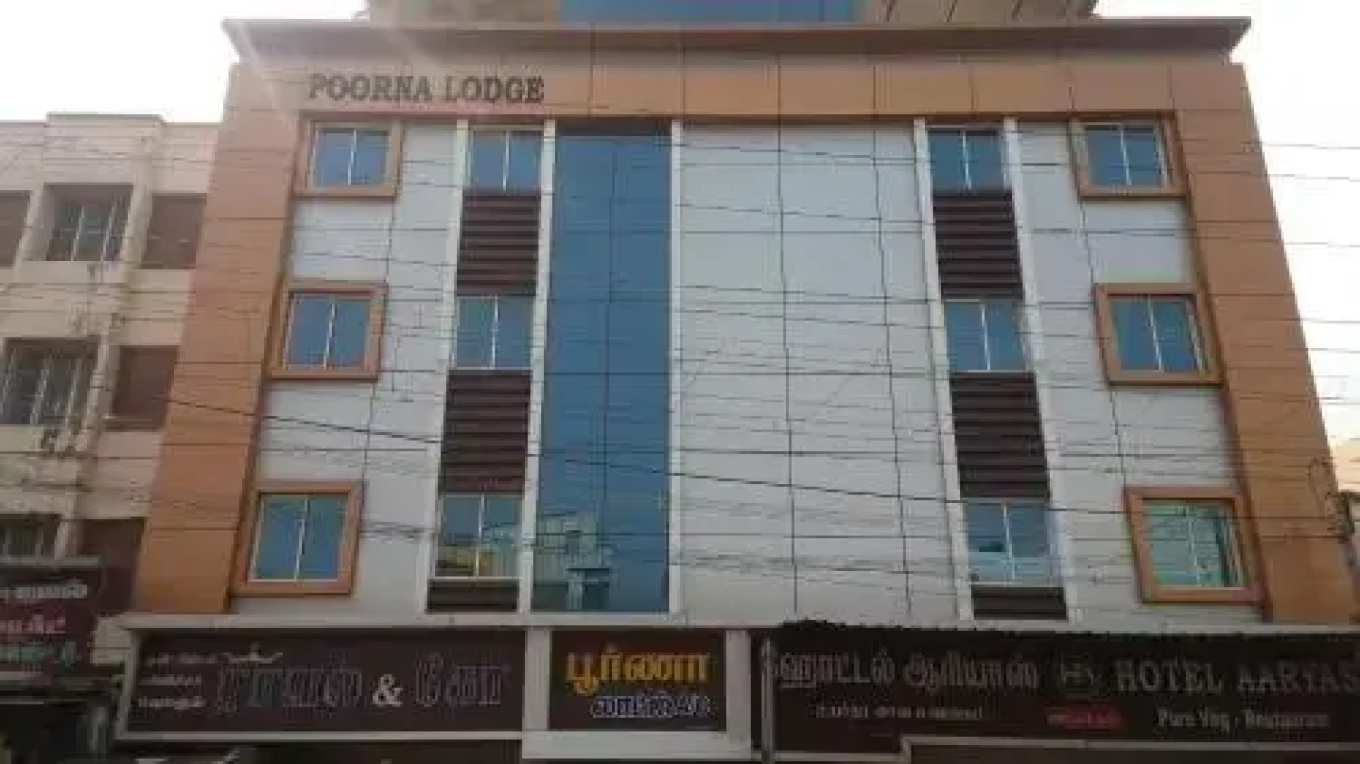 Poorna Lodge by OYO Rooms