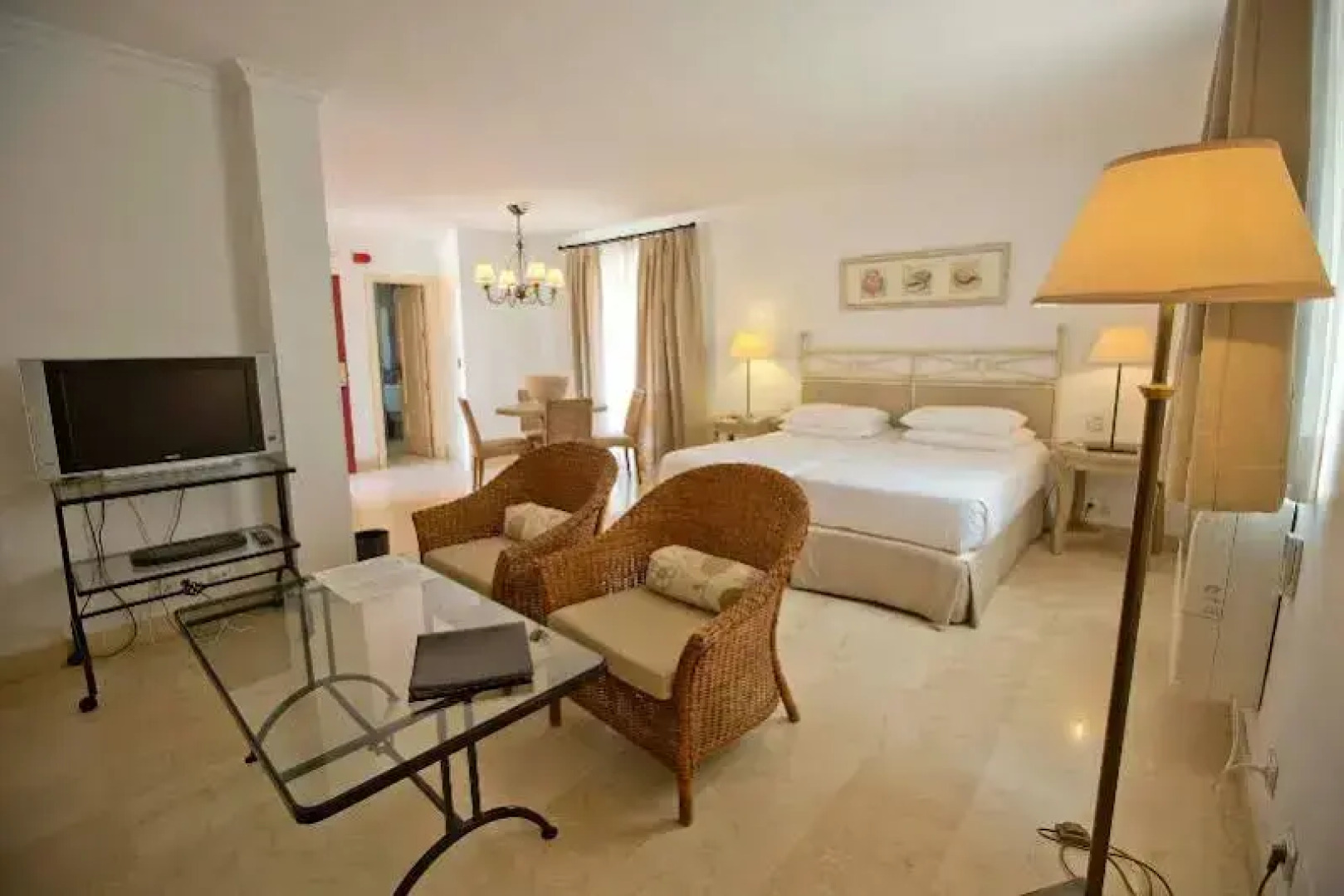 Las Lomas Village – Luxury Apartments