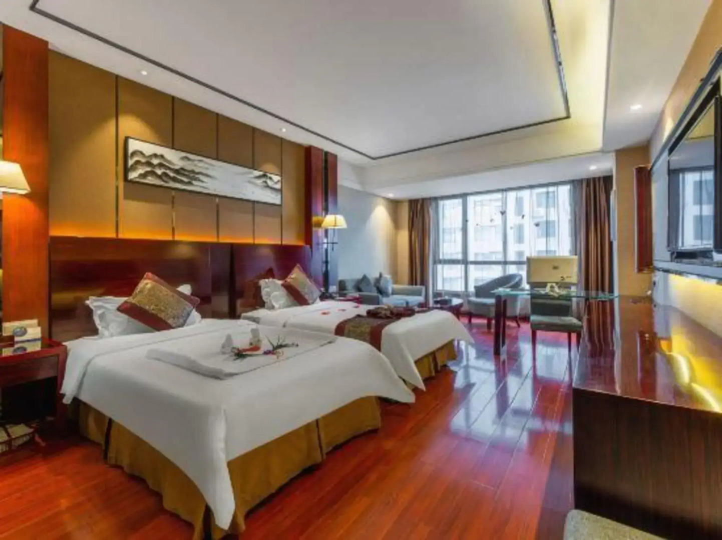 Howard Johnson Park Plaza Hotel (Jingshan Railway Station Inn)