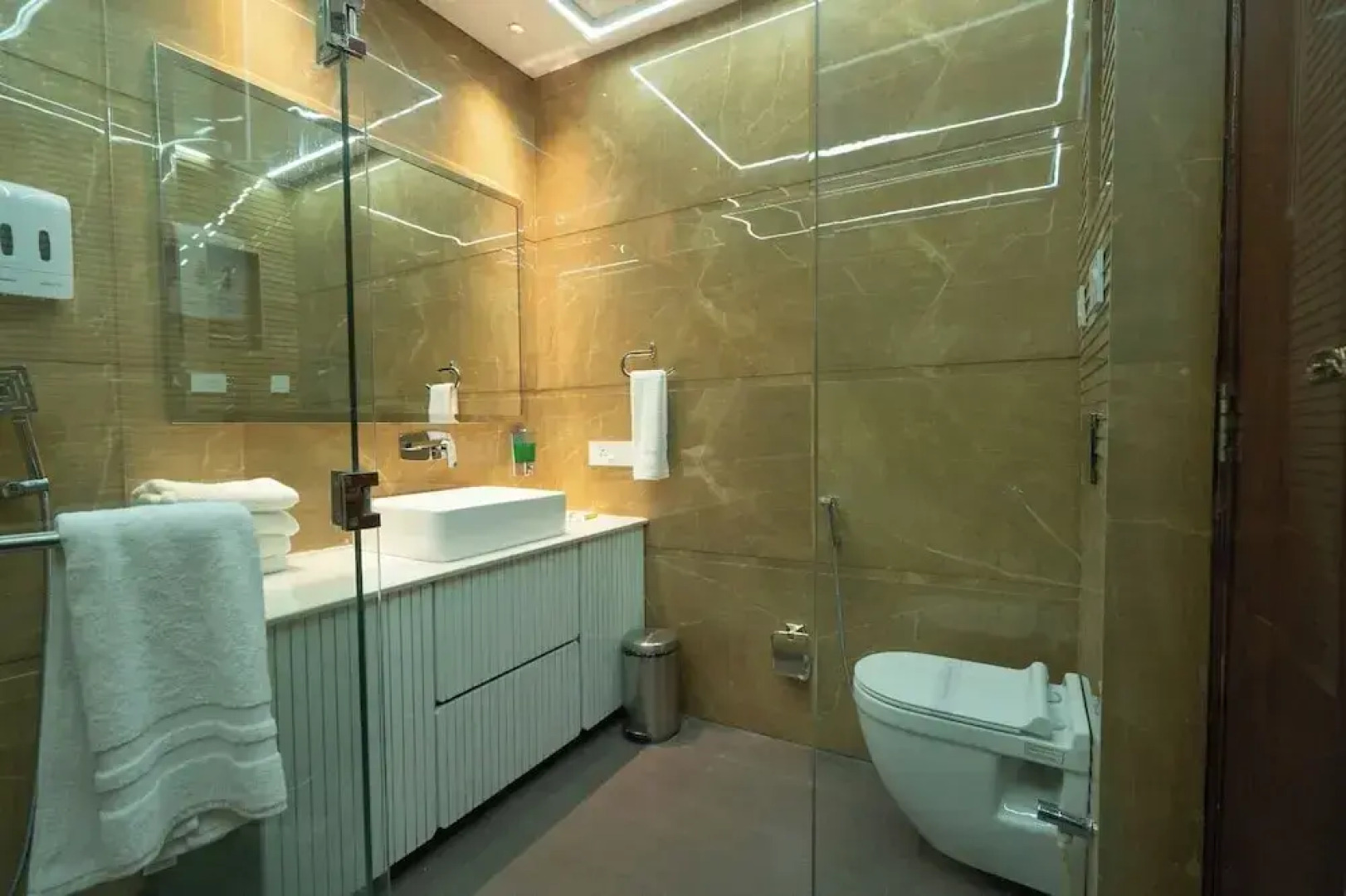 Gajraula Sukhdev Dhaba & Resort