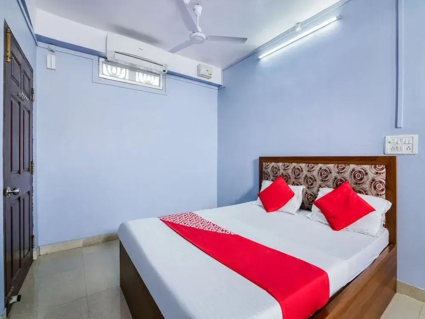 SPOT ON 37504 Mayura Hotel And Lodge