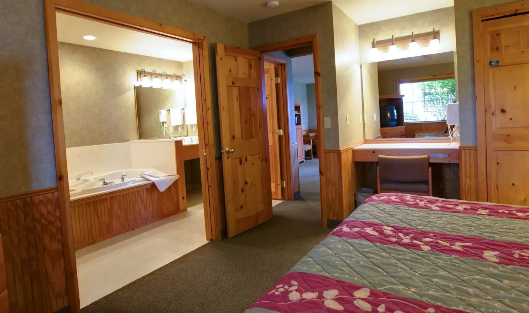 Poulsbo Inn & Suites