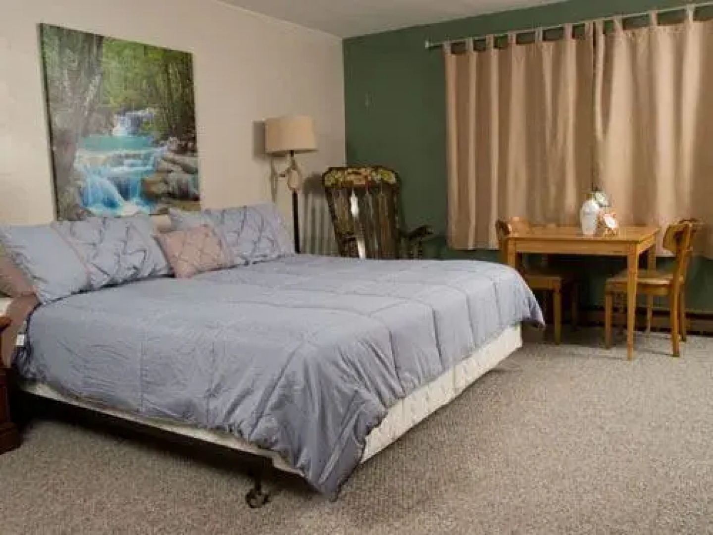 Valhalla Hillside Inn