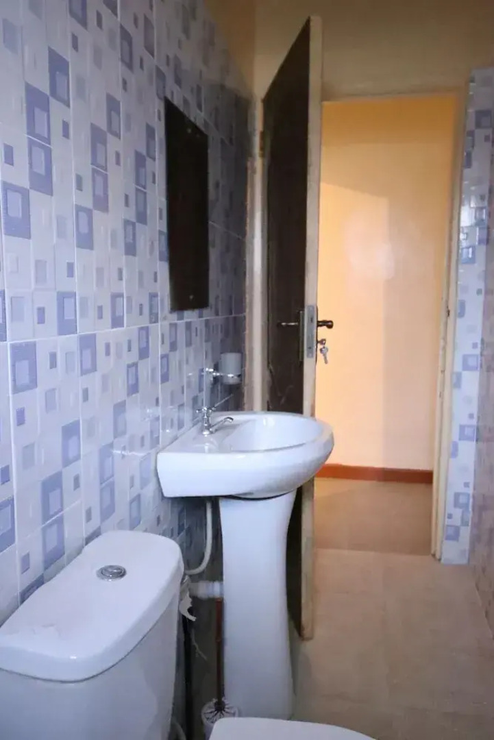 Lux Suites Ebony Mara House