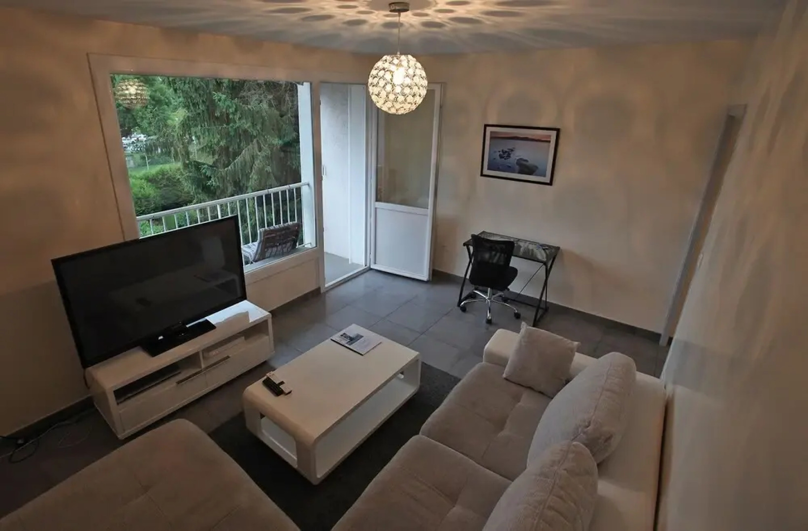 2 bright bedroom with balcony close to the lake