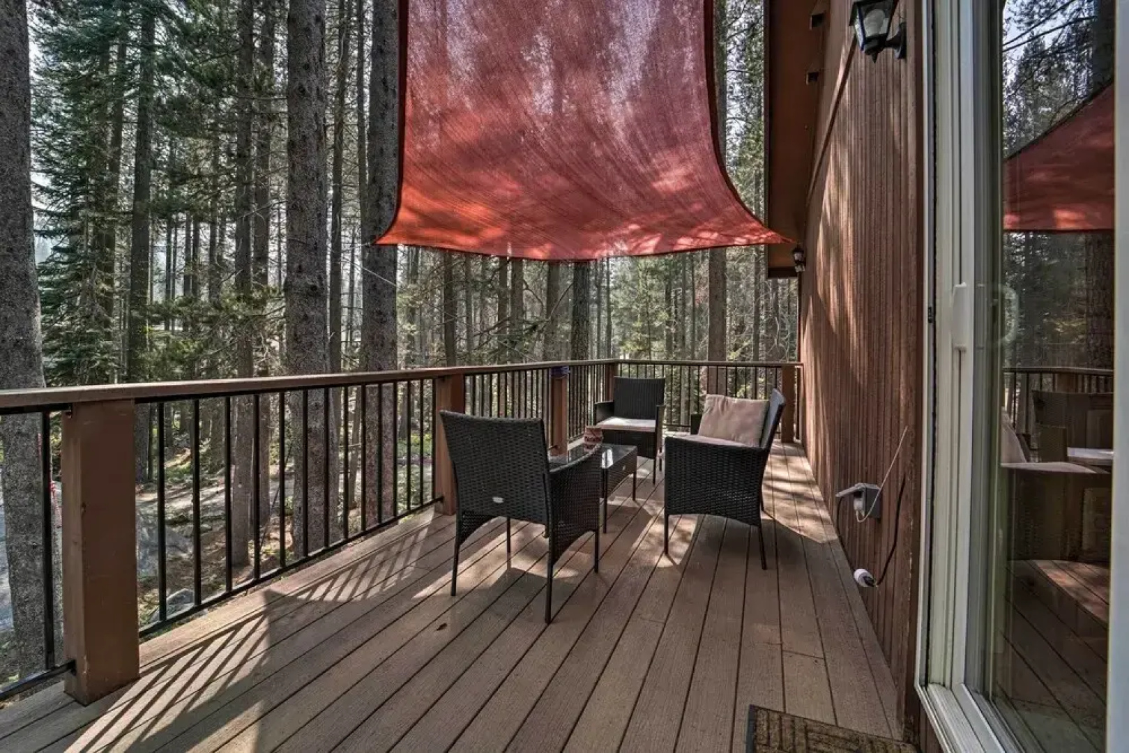 Near Donner Lake & Skiing: Soda Springs Cabin!