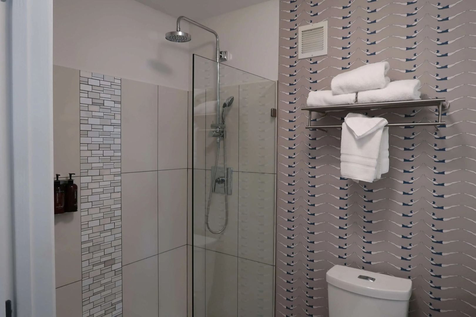 Oxford Suites Portland - Jantzen Beach